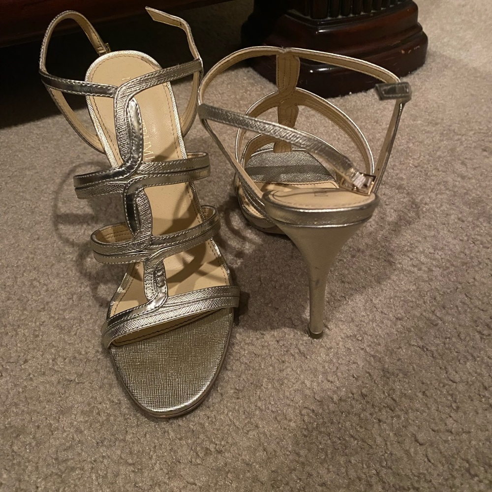 Size 8 Ivanka trump heels